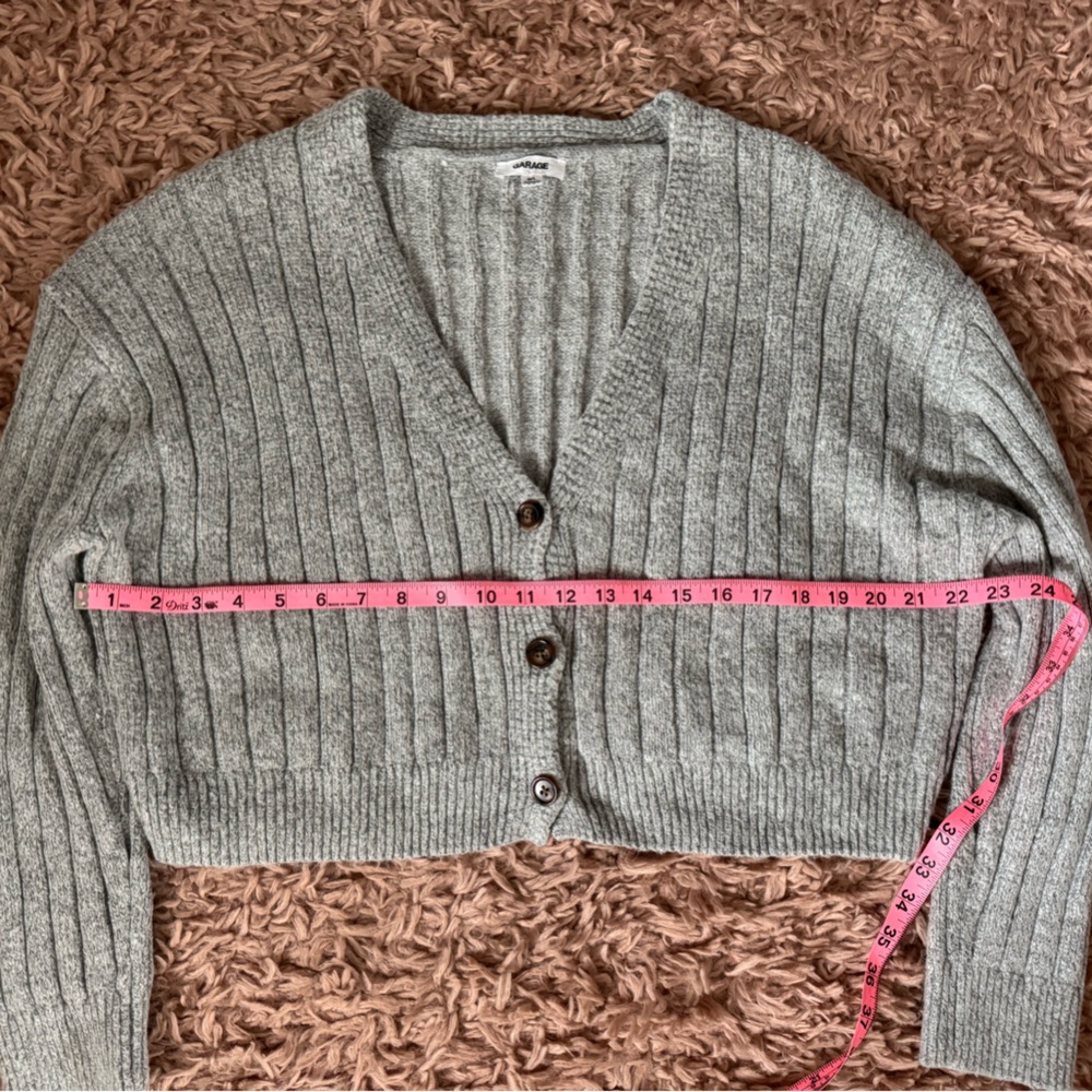 Light Gray Ribbed Women's Cropped Cardigan size Large